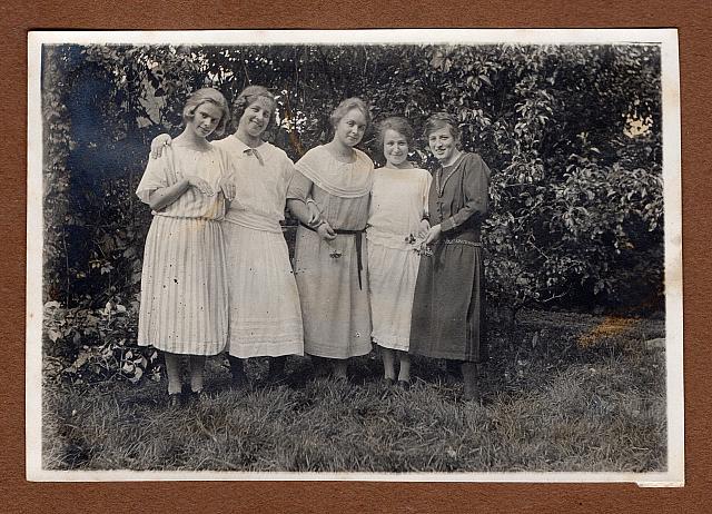 C-1924-Album 01-288-003 b
