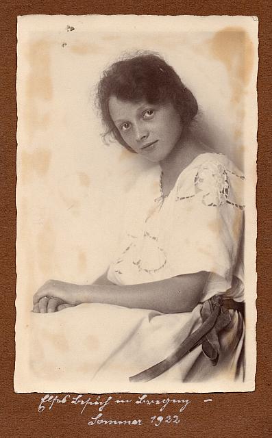 C-1924-Album 01-288-004 b