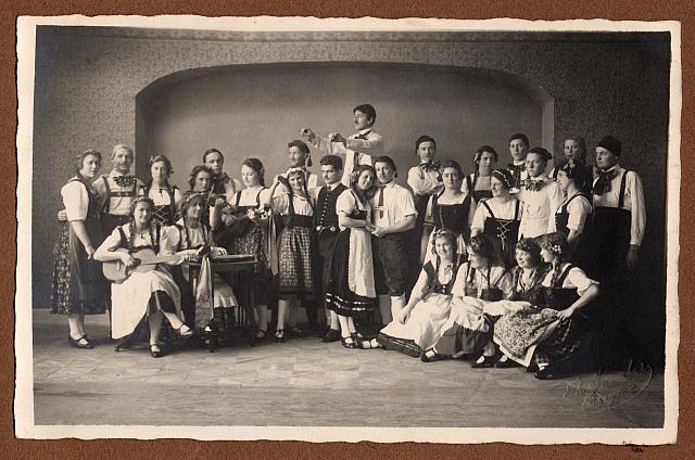 C-1924-Album 01-288-009 b