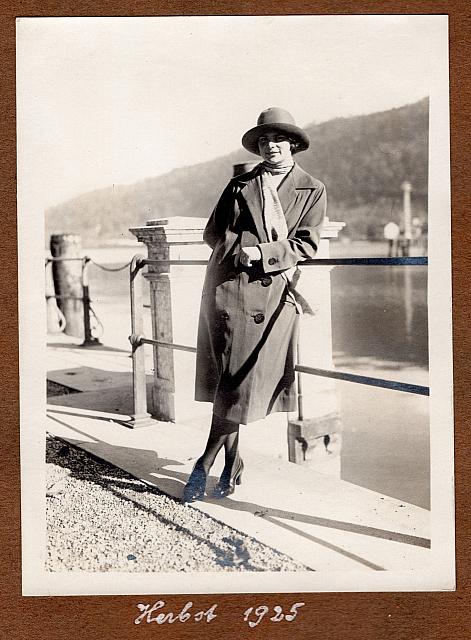 C-1924-Album 01-288-018 a