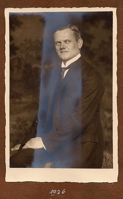 C-1924-Album 01-288-025 a