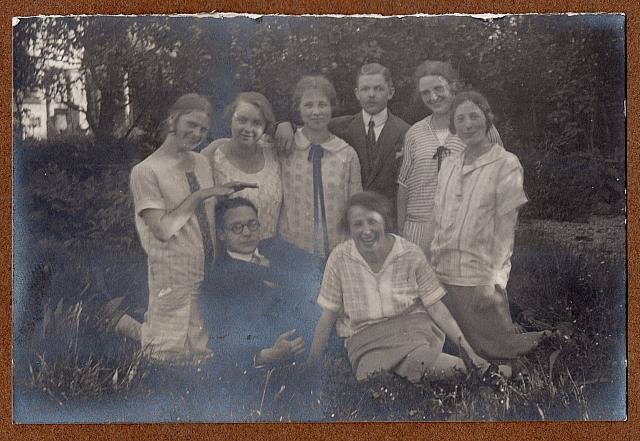 C-1924-Album 01-288-031 b