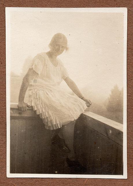 C-1924-Album 01-288-032 c