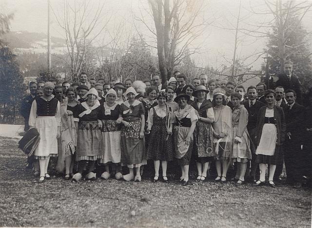 C-1924-Album 01-288-034 a