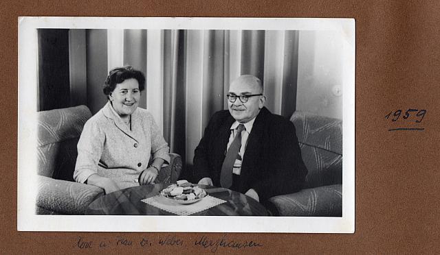 C-1924-Album 01-288-045 a