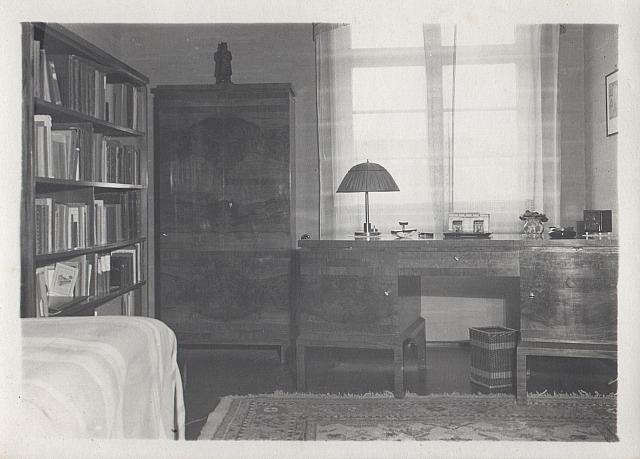 C-1924-Album 01-288-045 c