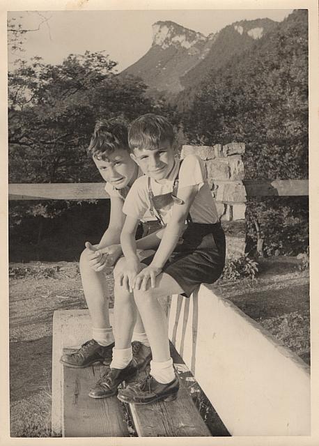 C-1924-Album 01-288-048 a