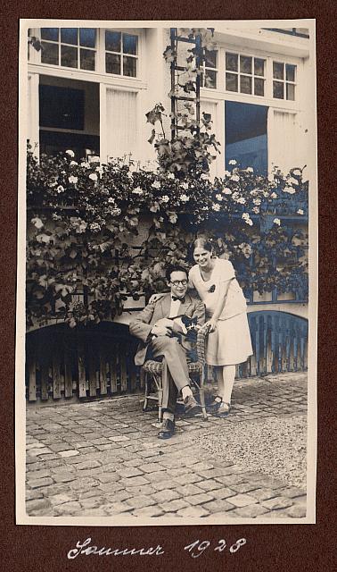 C-1927-30-Album 02-284-004 c