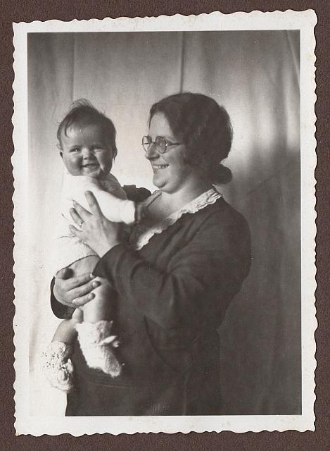 C-1927-30-Album 02-284-029 c