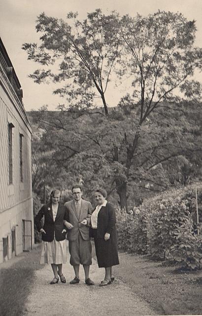 C-1931-00-Album 03-286-019 d