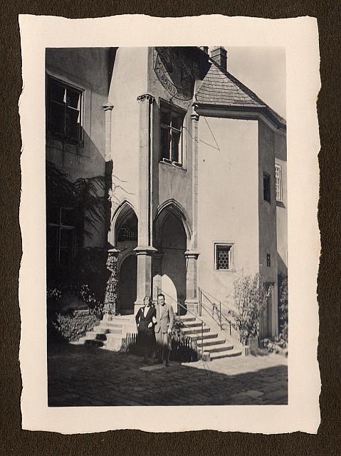 C-1931-00-Album 03-286-039 d