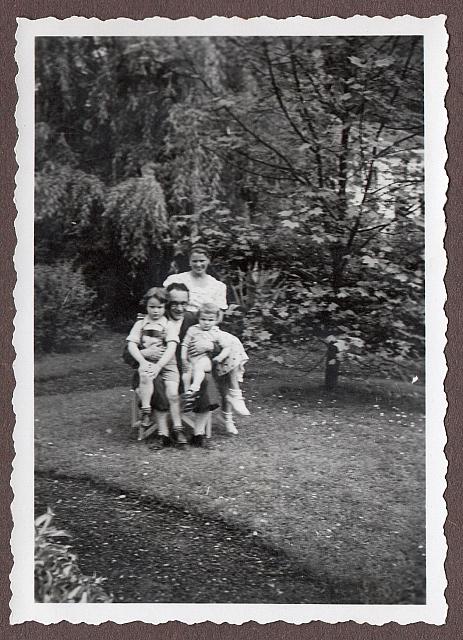 C-1936-00-Album 06-287-004 c