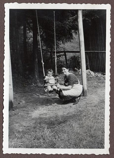 C-1936-00-Album 06-287-005 d