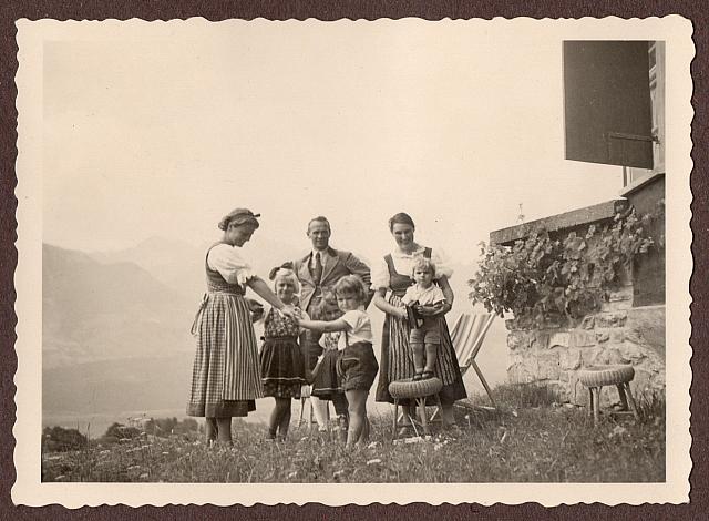 C-1936-00-Album 06-287-008 f