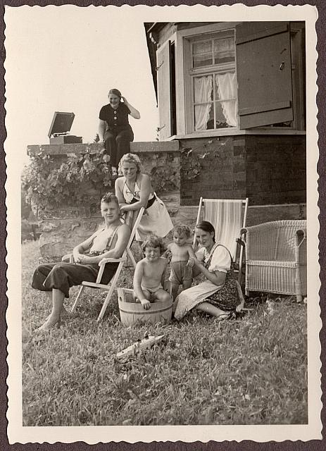 C-1936-00-Album 06-287-009 d