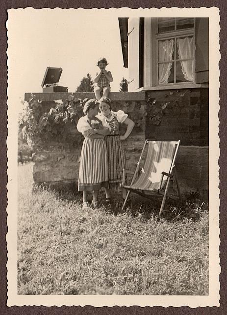 C-1936-00-Album 06-287-011 b