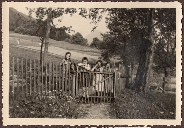 C-1936-00-Album 06-287-012 a