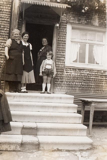 C-1936-00-Album 06-287-016 b