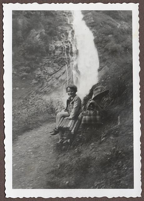 C-1936-00-Album 06-287-021 b