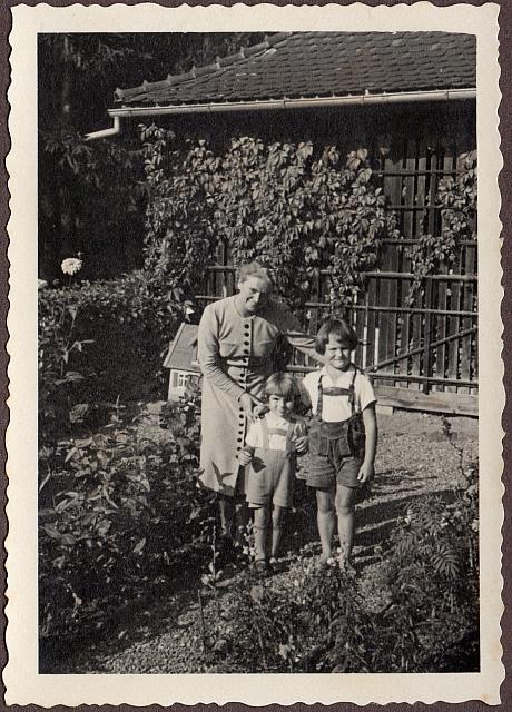 C-1936-00-Album 06-287-023 d