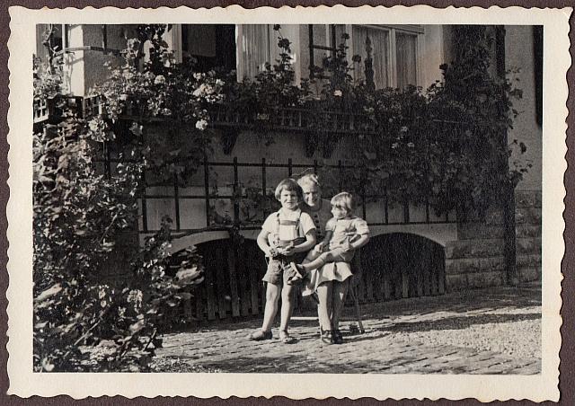 C-1936-00-Album 06-287-024 a