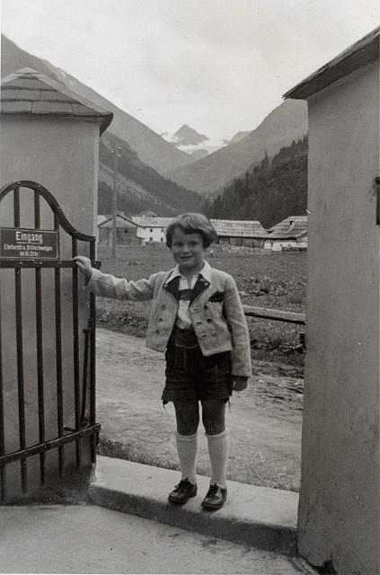 C-1936-00-Album 06-287-025 d