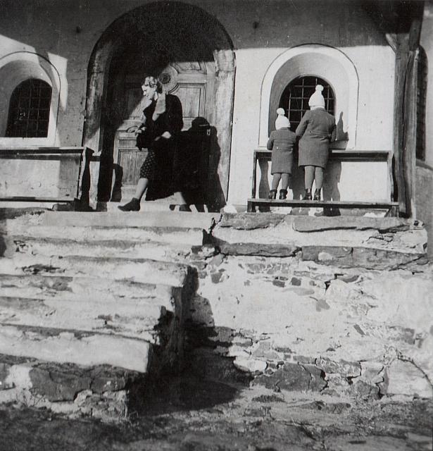 C-1936-00-Album 06-287-027 a