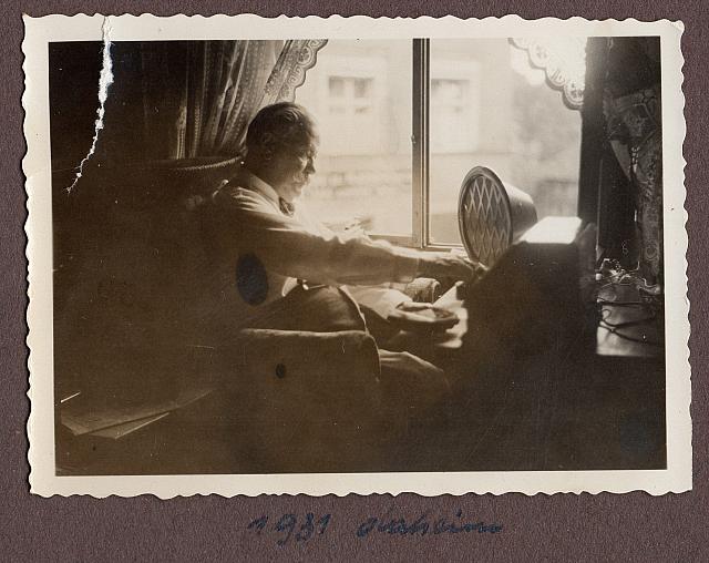 C-1936-00-Album 06-287-029 a