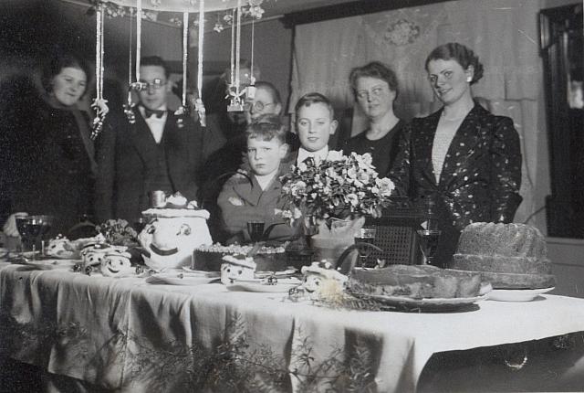 C-1936-00-Album 06-287-031 b