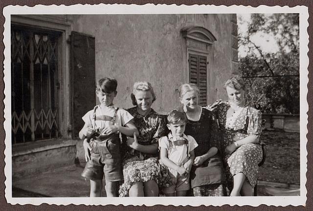 C-1936-00-Album 06-287-039 e