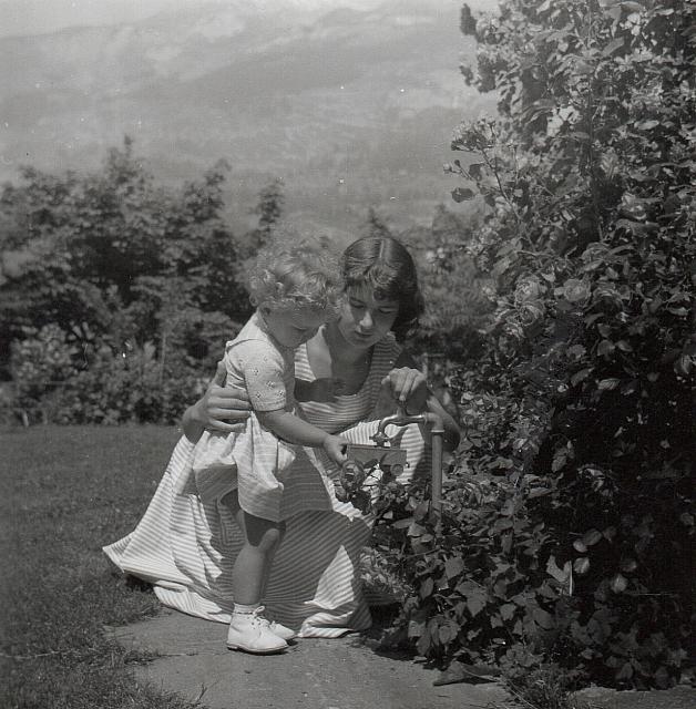 Album 10 002 C-1957-292 e