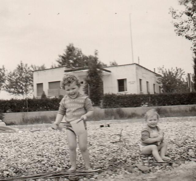 Album 10 006 C-1957-292 d