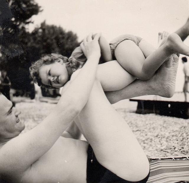 Album 10 007 C-1957-292 e