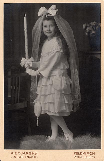 C-1905-Grossmama-297-003