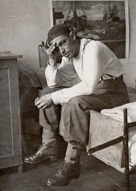 C-1934-Grossm Elle-298-028