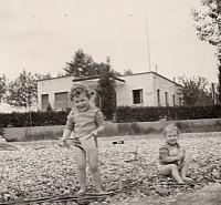 Album 10 006 C-1957-292 d